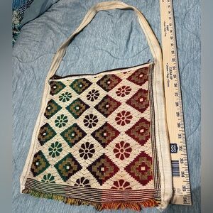 Woven bag. Fabric. Zippered top.